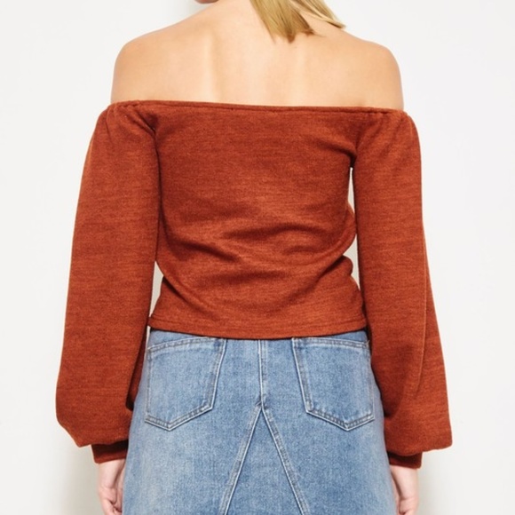 🆕 NWT Off Shoulder Ruched Knit Crop Top - Picture 3 of 5